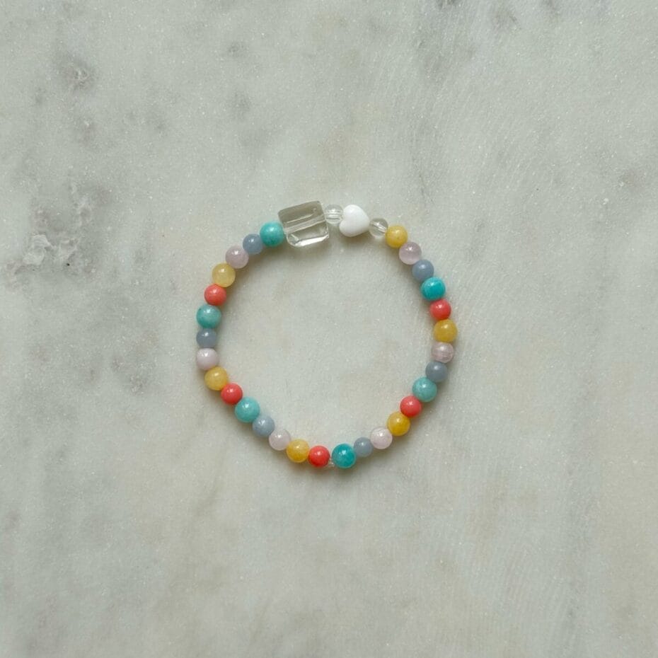 Handgefertigtes Armband mit Bergkristallspitze für den Schulstart – schenkt Mut und Zuversicht, einzeln oder im Duo-Set mit Erwachsenen-Armband.