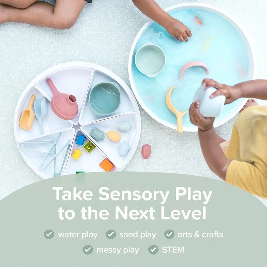 21-teiliges Sensorik-Set PlayTray Explorer mit PlayTray, Schalen, Schöpfern, Pipetten und Trichtern. Lebensmittelecht, geeignet ab 2 Jahren.