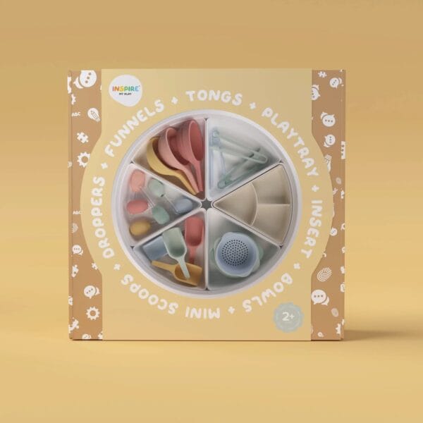 21-teiliges Sensorik-Set PlayTray Explorer mit PlayTray, Schalen, Schöpfern, Pipetten und Trichtern. Lebensmittelecht, geeignet ab 2 Jahren.