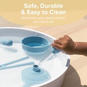 Starter Tool Kit PlayTray mit 6 Werkzeugen fürs Sinnesspiel – Schöpfer, Pinzette, Trichter, Pipette. Lebensmittelecht, geeignet ab 2 Jahren.