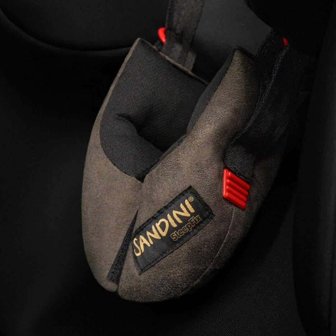 Sicherheits-Schlafkissen SleepFix von SANDINI: hält den Kopf beim Einschlafen im Autositz oder Buggy sanft in Position. ADAC empfohlen, crashgetestet.