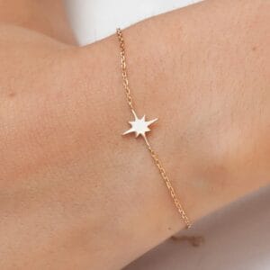 Armband Nordstern: ein feiner vergoldeter Stern, um dein Sternenkind bei dir zu tragen. Zum Tag der Sternenkinder am 15. Oktober – nur 30 Stück.