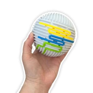 Fidget Sensorik Ball mit 16 bunten Silikonschnüren: Muster stecken, ziehen, zupfen und die Schnüre danach im Ball verstauen. Für Kinder ab 3 Jahren.