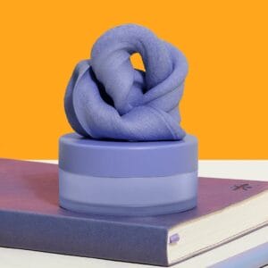 Blur Focus Putty von Speks: samtweiche Knete für Hände, die nicht stillhalten. Trocknet nie aus, in Forest, Lagoon und Twilight. Für Pult und Sofa.