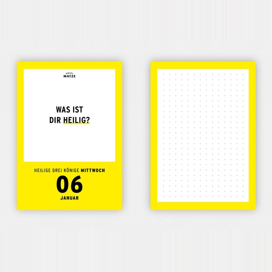 Was ich mich frage 2027: der Fragenkalender von Hotel Matze mit 365 Fragen – eine pro Tag, mit Platz für Notizen und gelber Sammelbox zum Aufbewahren.