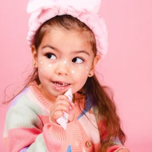 Lipgloss-Set für Kids: drei vegane Glosse in Erdbeere, Zuckerwatte und Traube, handgemacht in Australien. Leichter Glanz, klebt nicht, ohne Nussöl.