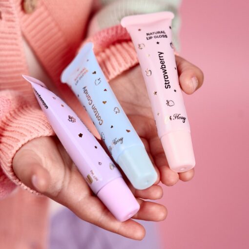 Lipgloss-Set für Kids: drei vegane Glosse in Erdbeere, Zuckerwatte und Traube, handgemacht in Australien. Leichter Glanz, klebt nicht, ohne Nussöl.