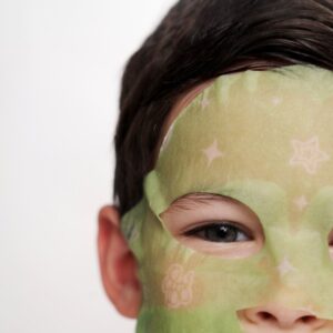 Kühlende Gesichtsmaske für Tweens & Teens mit Gurke, Aloe Vera und Hyaluronsäure. Tuch aus Bambusfaser, passend für kleinere Gesichter. Vegan.