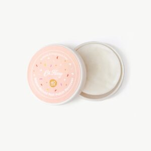 Mini-Maniküre-Set im Lebkuchenhaus-Look: fliederfarbener Kinder-Nagellack, acetonfreie Entferner-Tücher und Mini-Polierfeile. Vegan, ab 3 Jahren.
